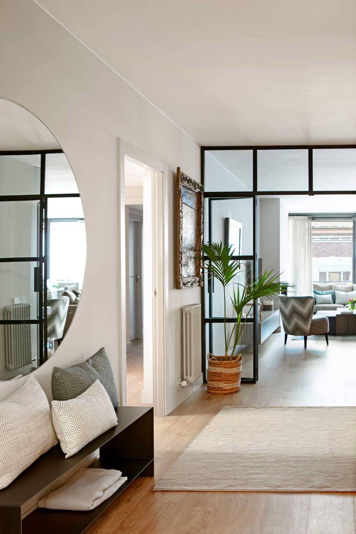 How to expand spaces and add elegance with mirrors?