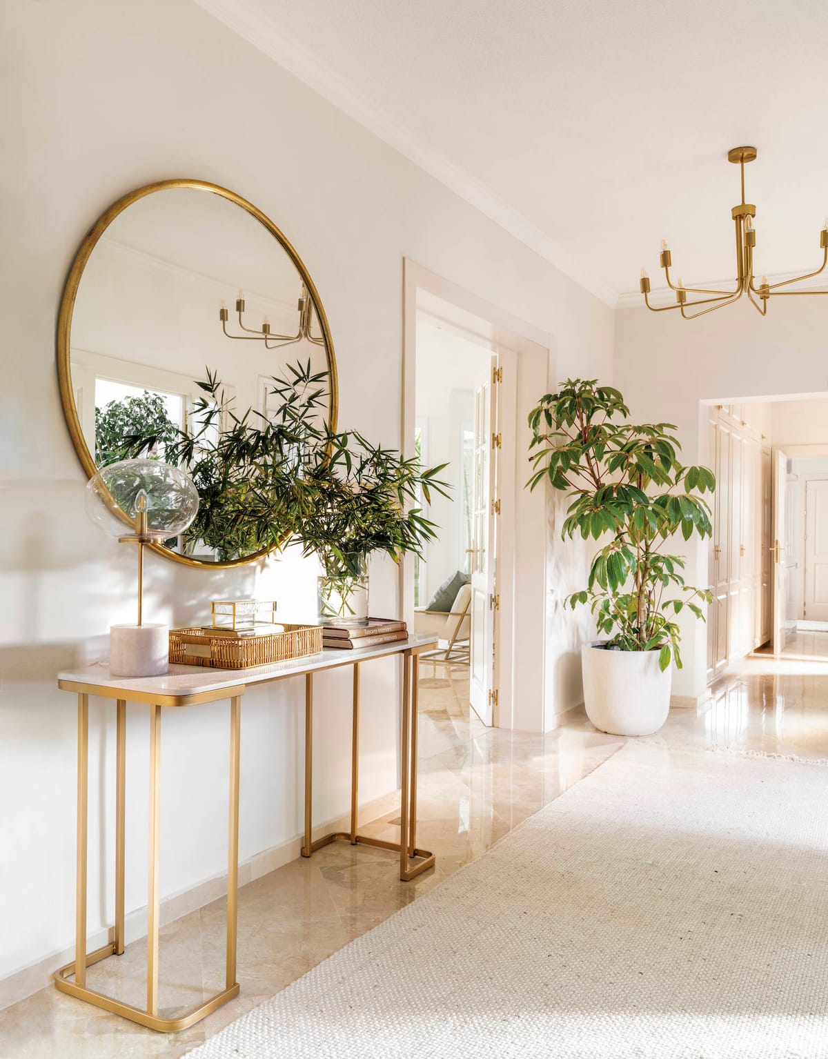 How to decorate small hallways