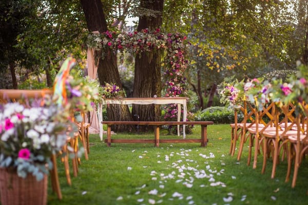 Bodas Rústicas al Aire Libre: Ideas para Crear un Ambiente Mágico